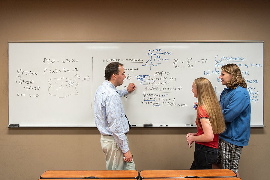 如何選擇學(xué)校專用白板